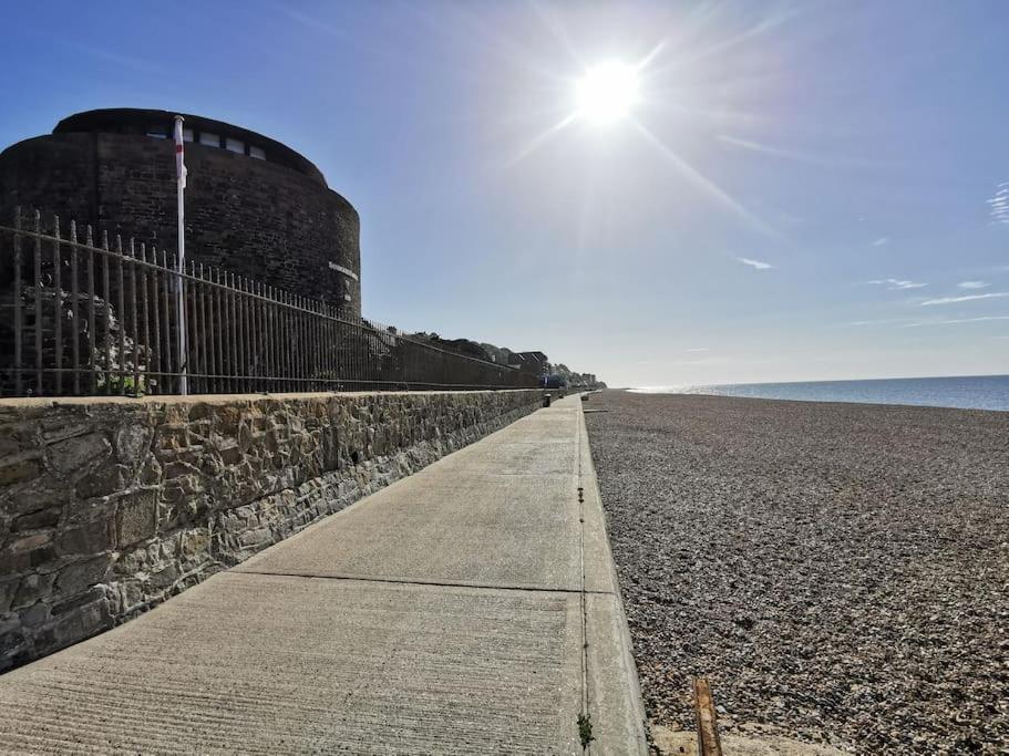 Shore Thing - Just A Stones Throw From The Beach Sandgate Buitenkant foto