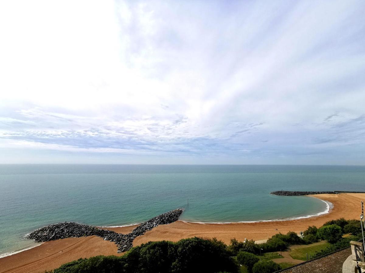 Shore Thing - Just A Stones Throw From The Beach Sandgate Buitenkant foto