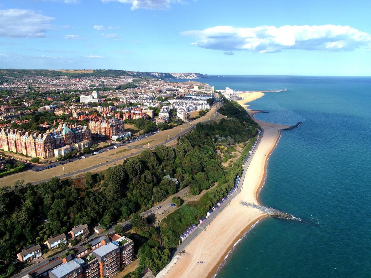 Shore Thing - Just A Stones Throw From The Beach Sandgate Buitenkant foto